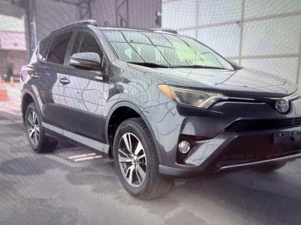 2018 Toyota RAV4 XLE - 4