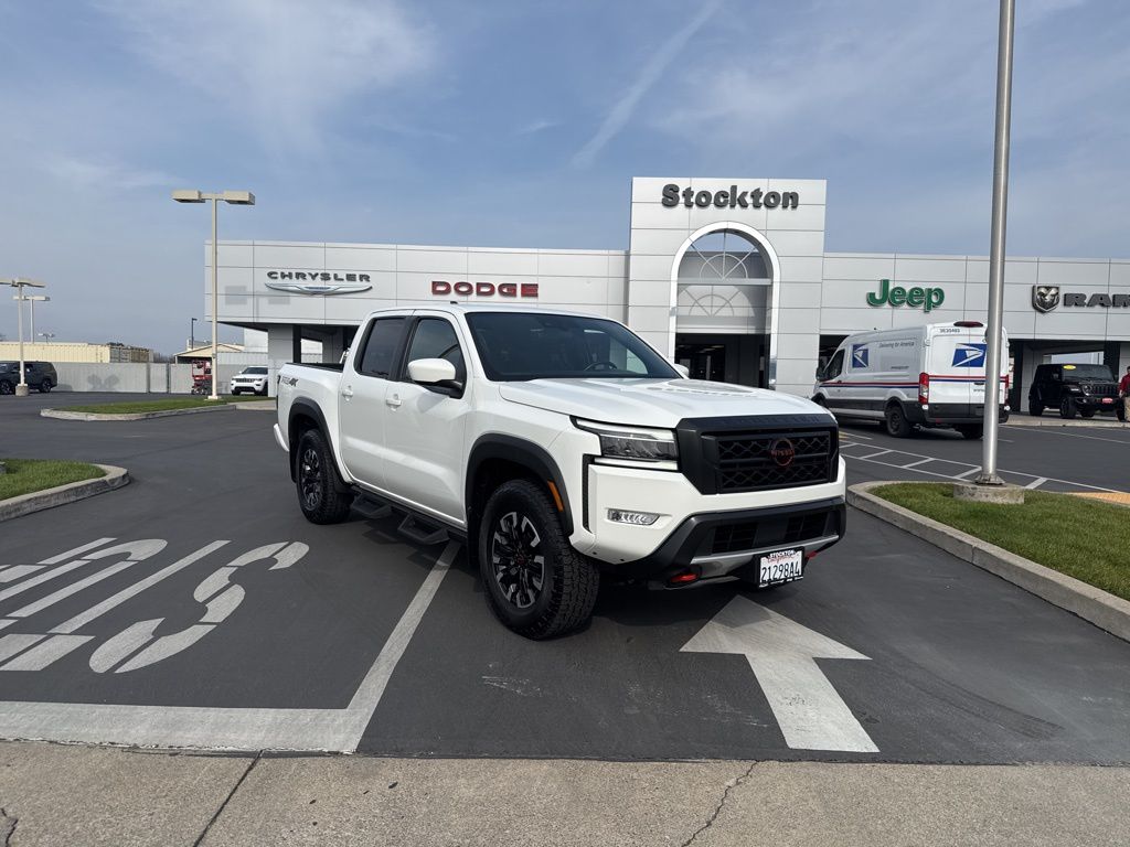 2023 Nissan Frontier PRO-4X Crew Cab 4WD