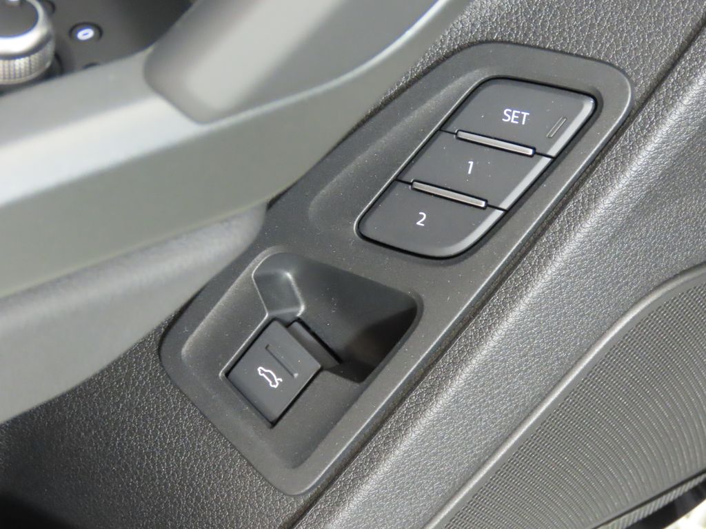 Thumbnail: 2025 Audi Q3 - 32