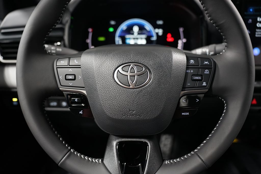 2025 Toyota Camry SE 12