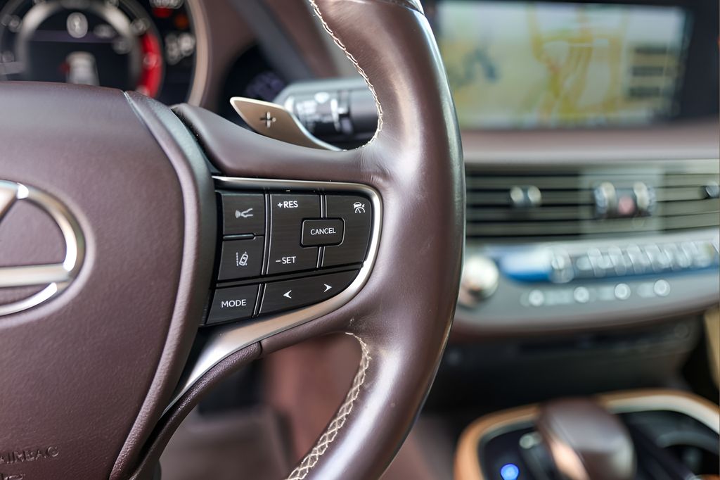 Used 2018 Silver Lexus 500 Base image 13