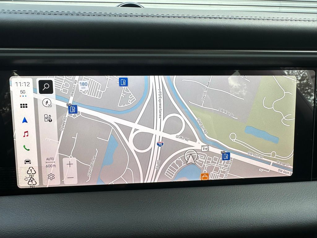 Thumbnail: 2026 Porsche Macan - 31