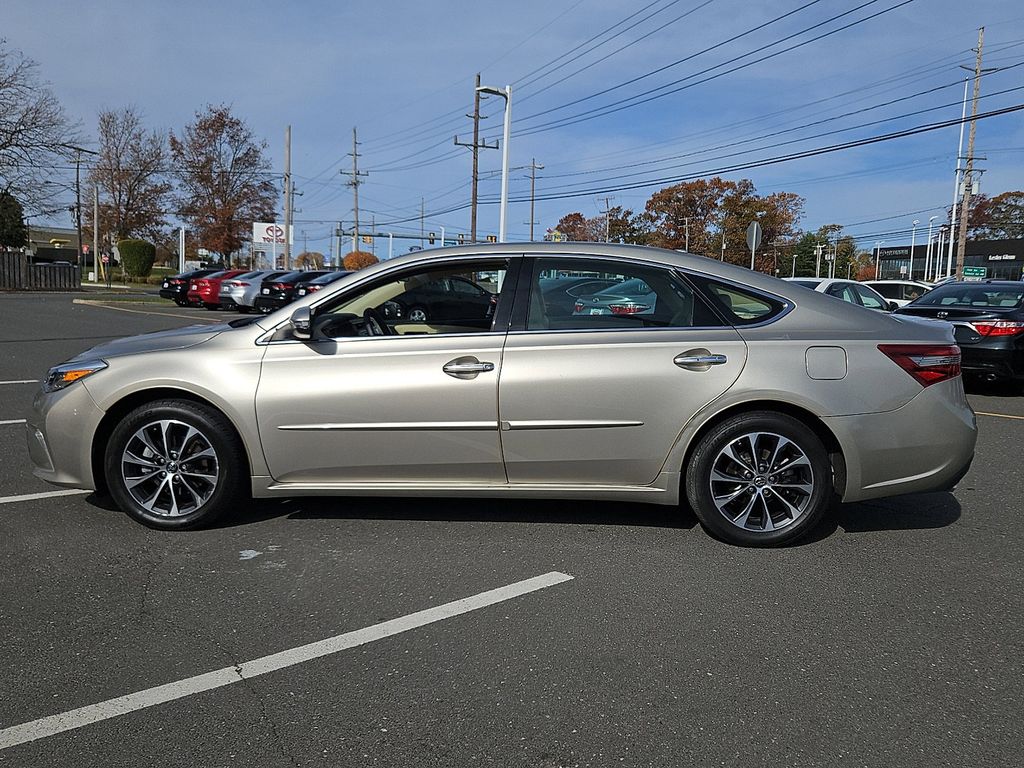 Thumbnail: 2016 Toyota Avalon - 8