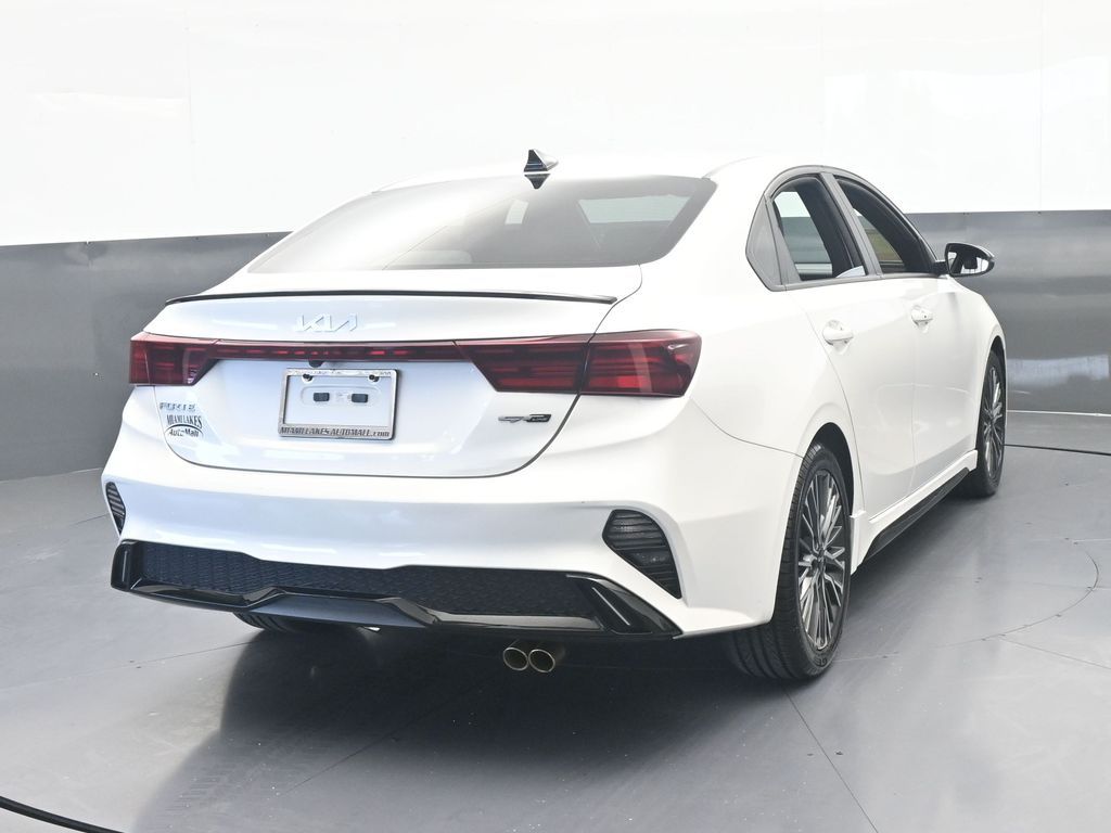 Used 2024 Snow White Pearl Kia GT-Line image 5