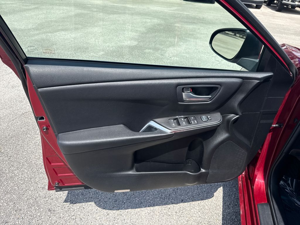 Certified Used 2017  Toyota SE image 13
