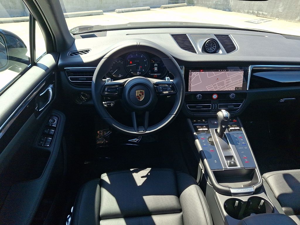 Thumbnail: 2026 Porsche Macan - 13