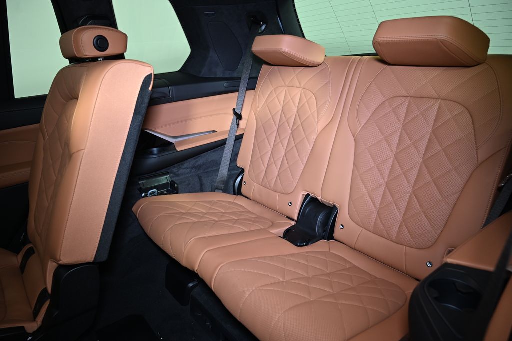 Thumbnail: 2026 BMW X7 - 26