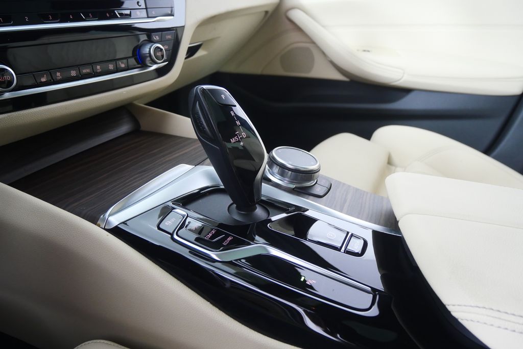 Thumbnail: 2023 BMW 5 Series - 23