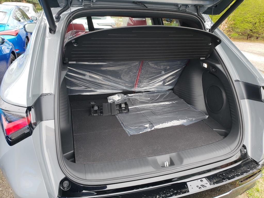 View vehicle photo 4