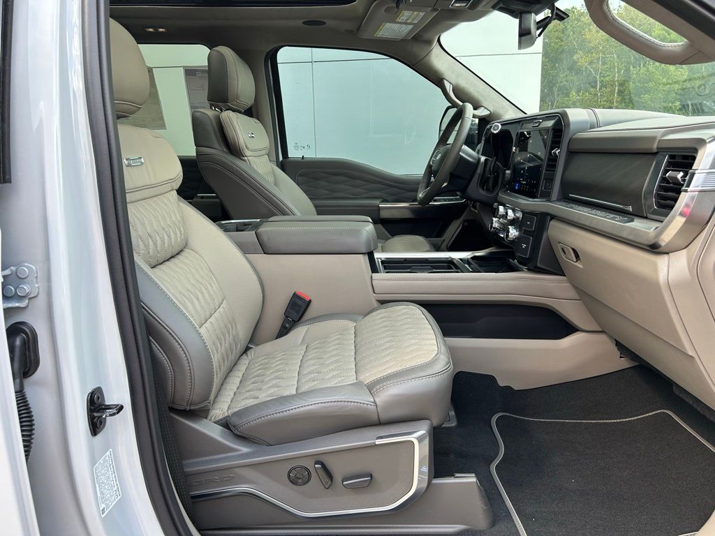 2025 Ford F-450 Super Duty Platinum