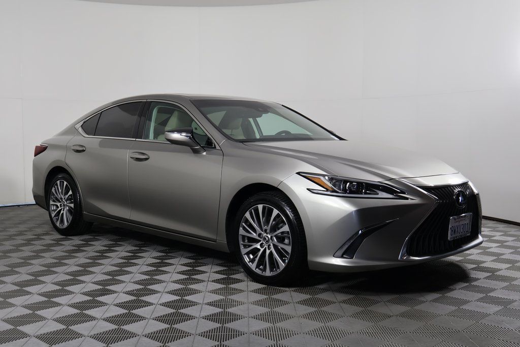 Thumbnail: 2019 Lexus ES - 3