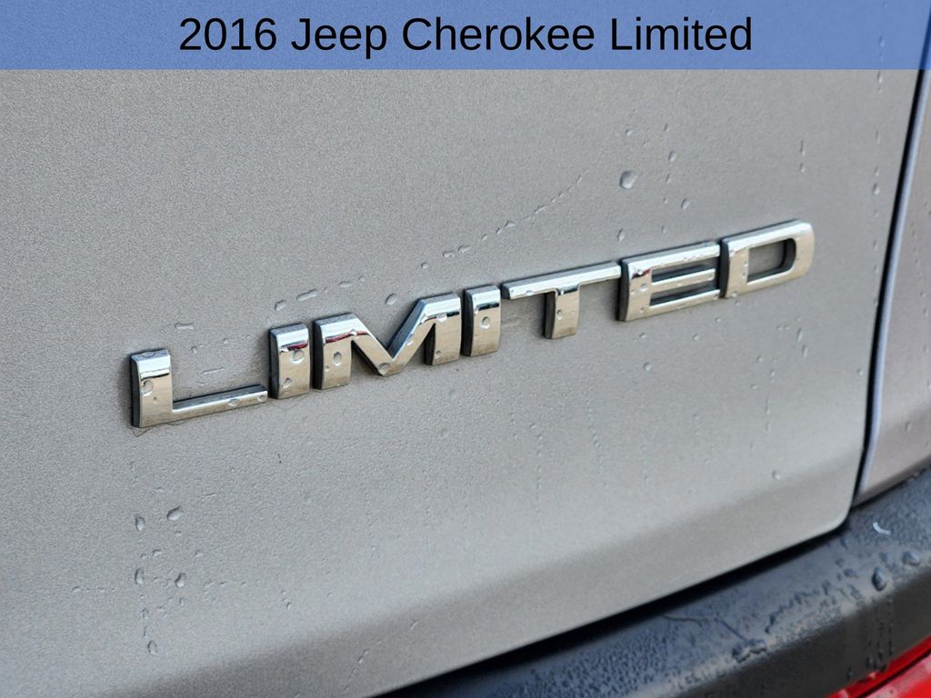 2016 Jeep Cherokee Limited 12