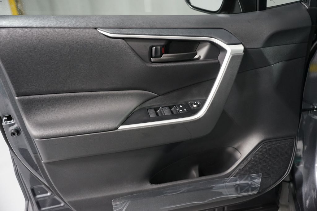 Thumbnail: 2025 Toyota RAV4 - 29