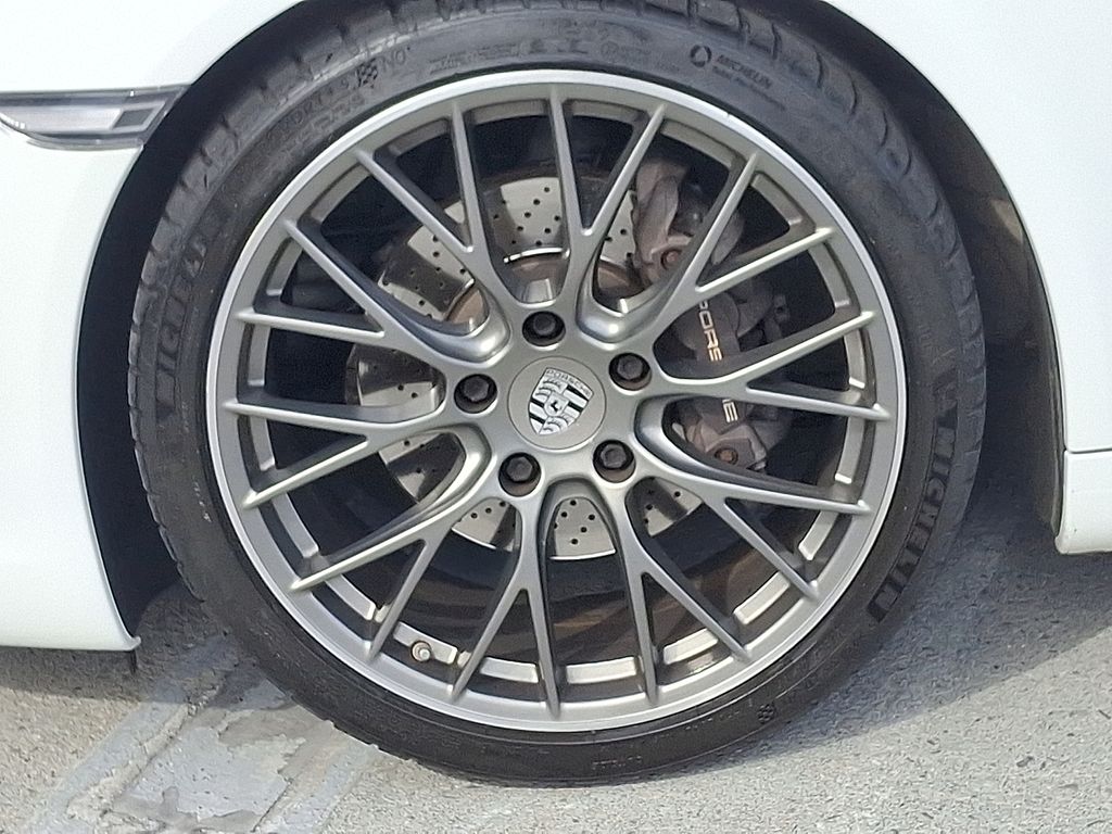 Thumbnail: 2017 Porsche 911 - 11