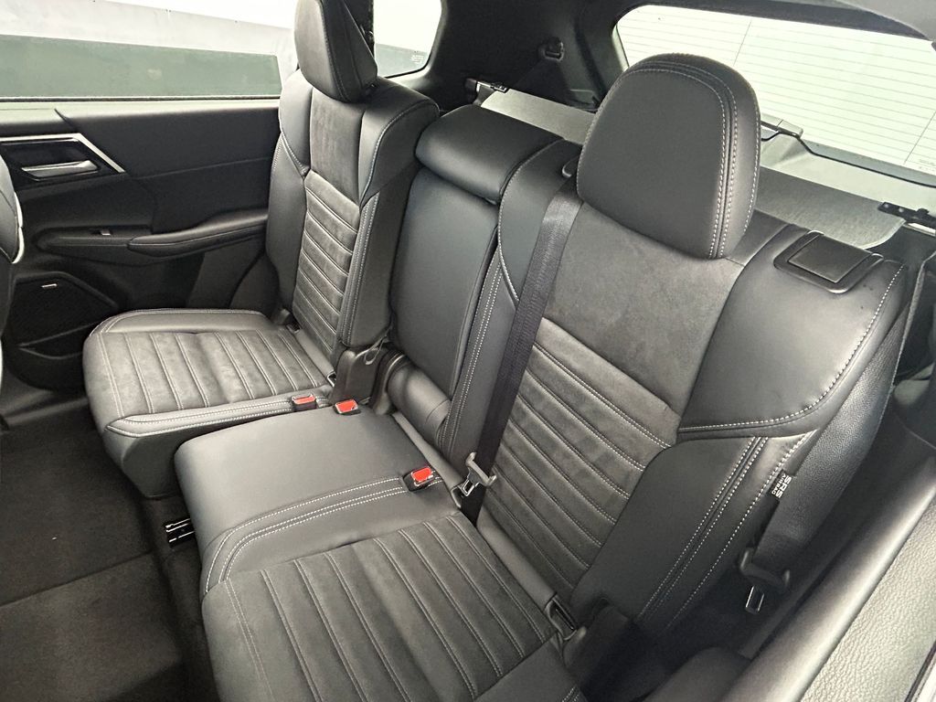 New 2026 Diamond White Mitsubishi SE image 39