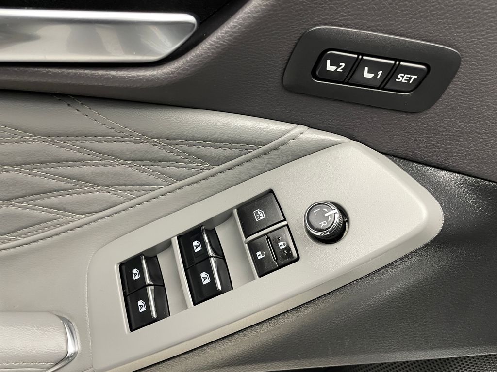 Thumbnail: 2019 Toyota Avalon - 10