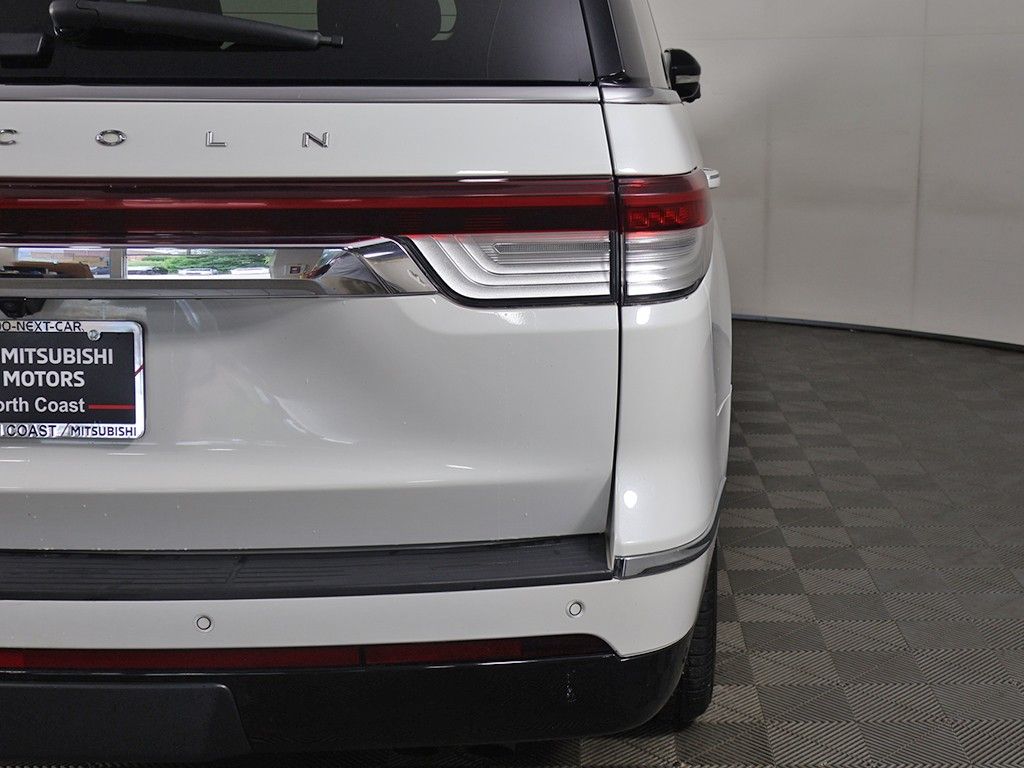 Used 2022 White Lincoln Reserve image 23