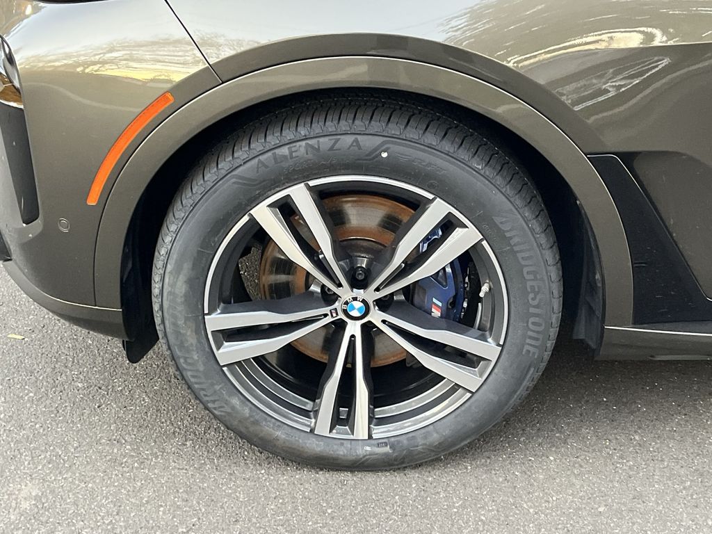 Thumbnail: 2023 BMW X7 - 10