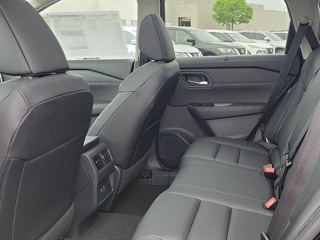 2024 Nissan Rogue SV 7