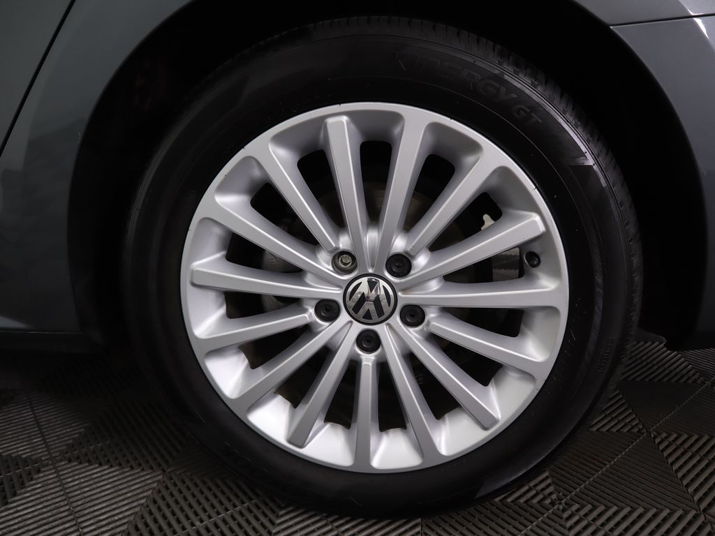 2017 Volkswagen Passat SE 30