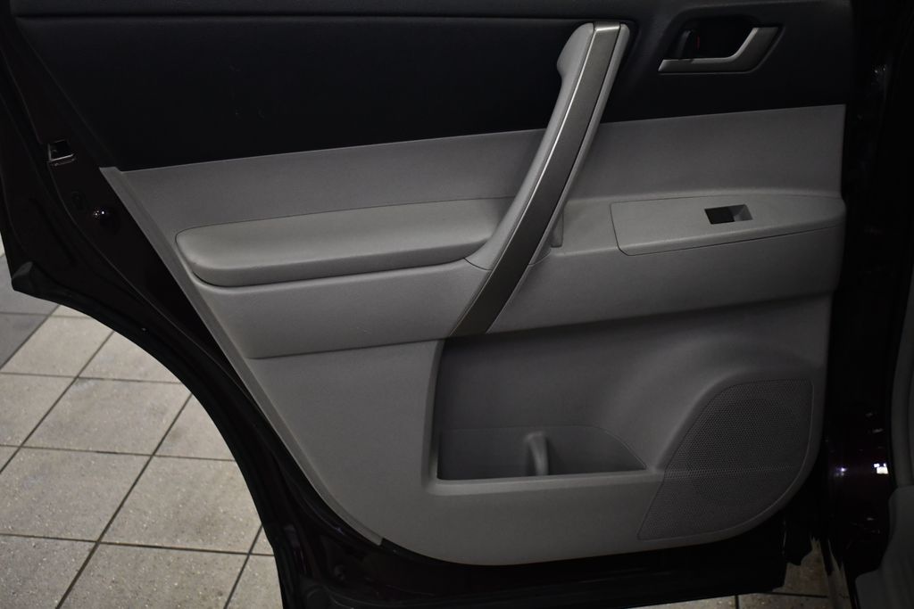 Thumbnail: 2012 Toyota Highlander - 28