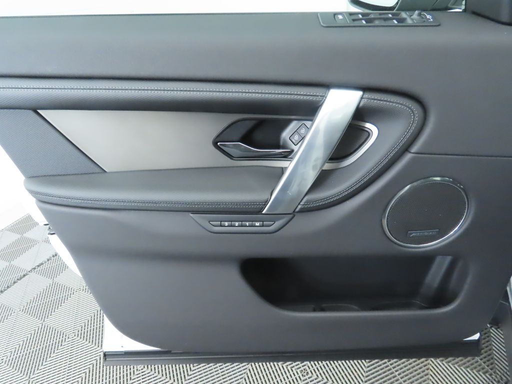 Thumbnail: 2024 Land Rover Discovery Sport - 26