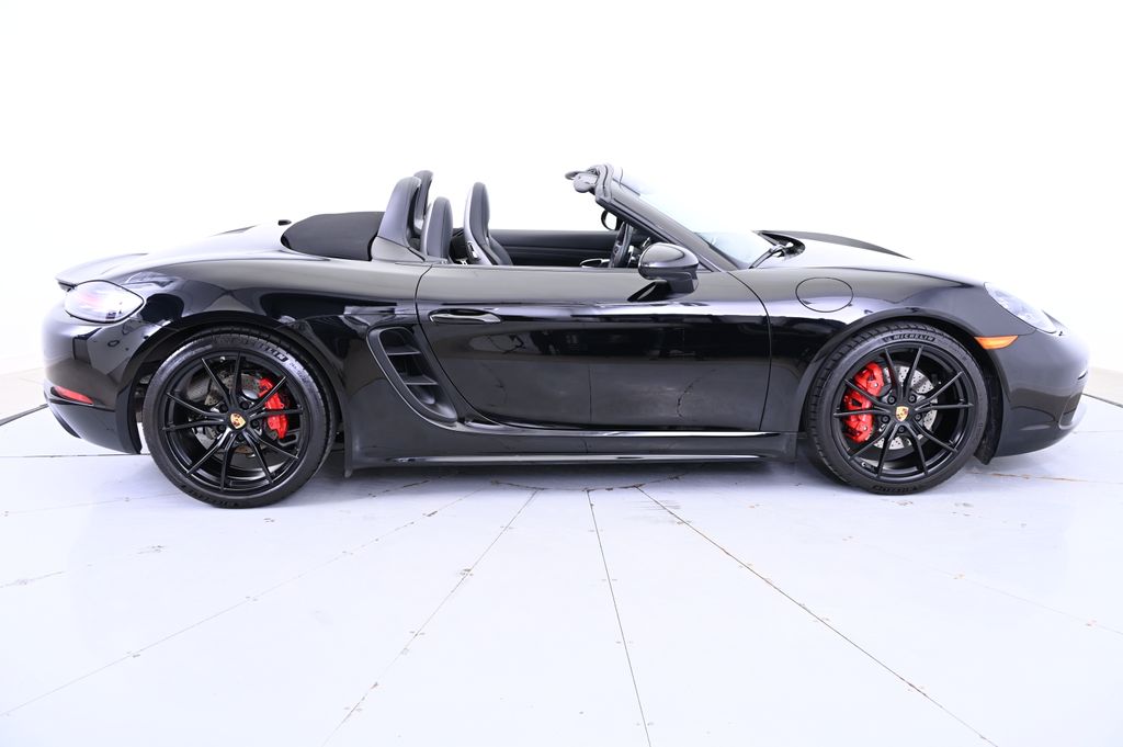 2022 Porsche 718 Boxster S 6