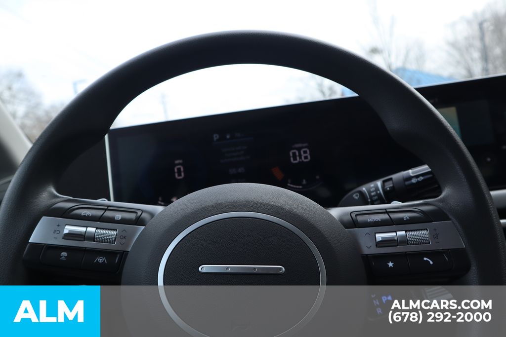 Used 2025 Silver Hyundai SEL image 27