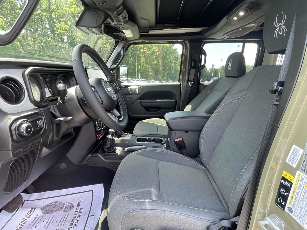 2025 Jeep Wrangler 4-Door Willys - Photo 25