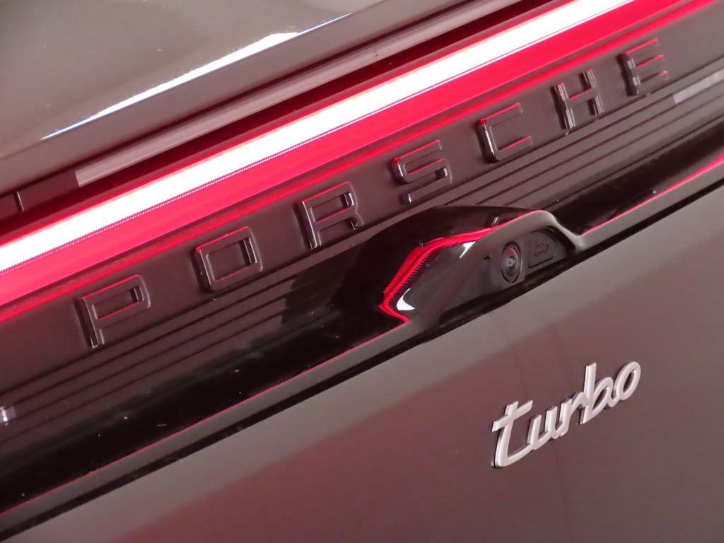 Thumbnail: 2024 Porsche Macan - 12