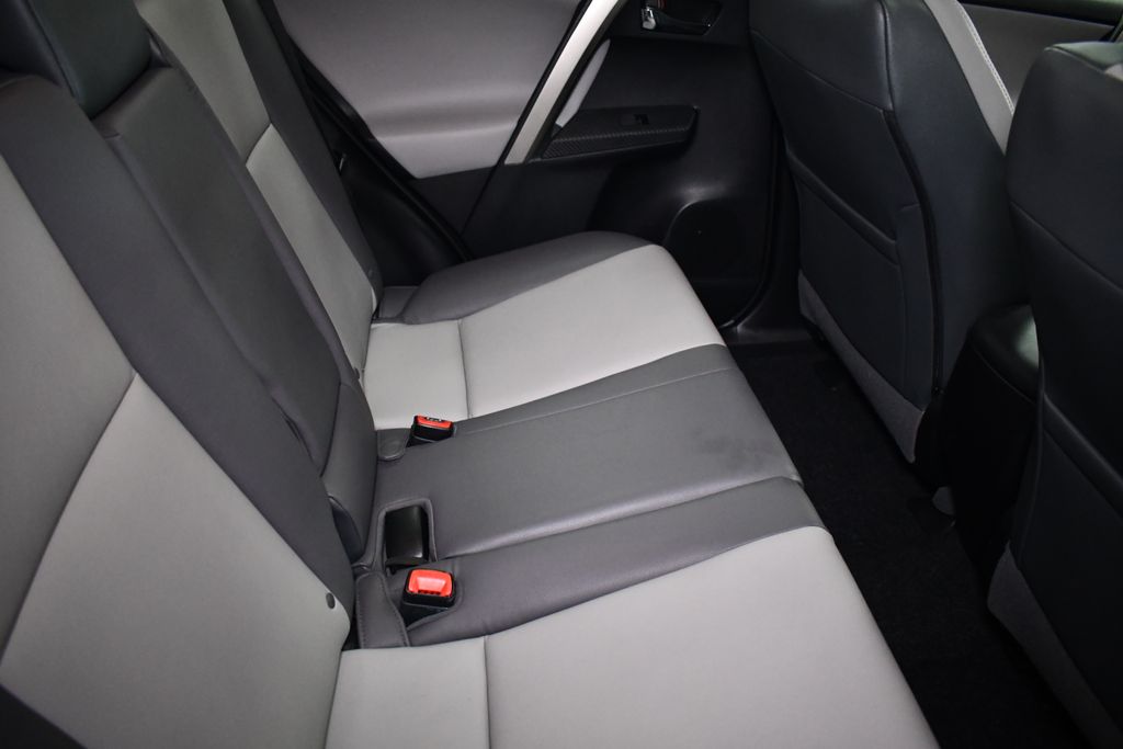 Thumbnail: 2015 Toyota RAV4 - 31