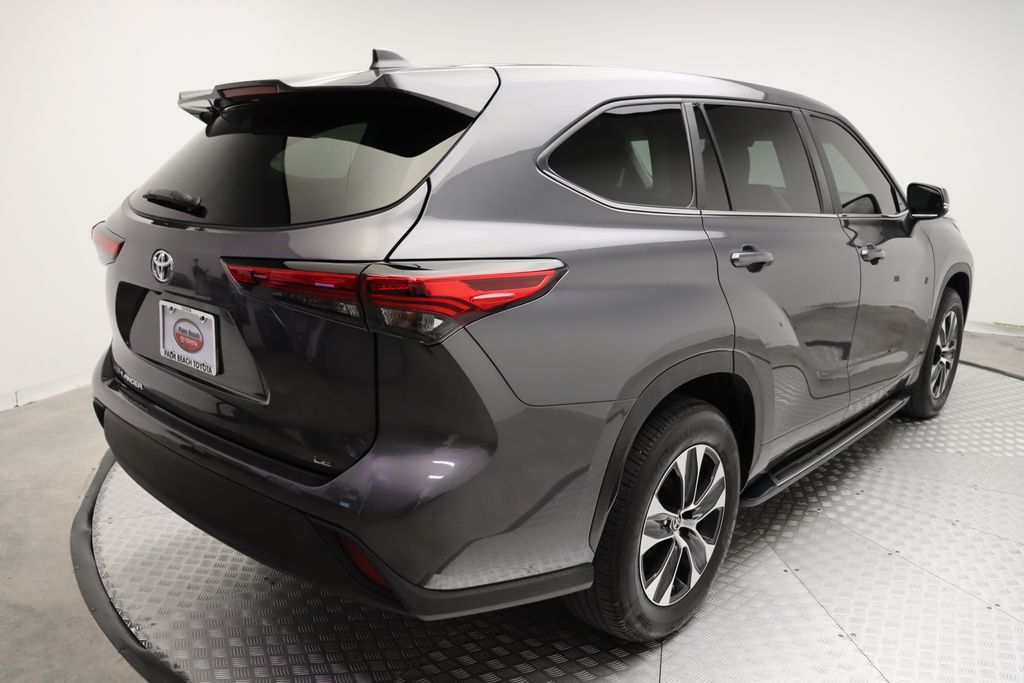 Thumbnail: 2023 Toyota Highlander - 8