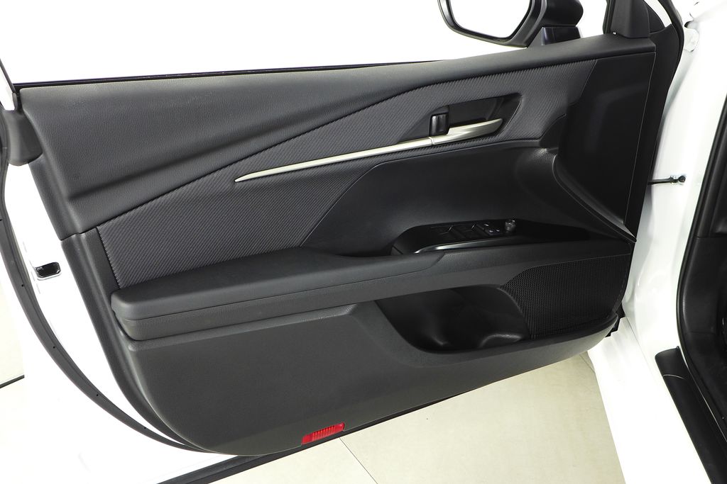 2025 Toyota Camry SE 11