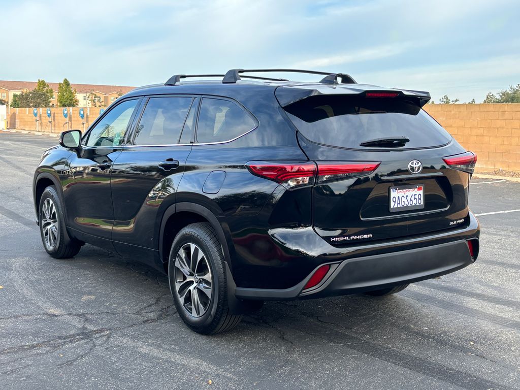 Thumbnail: 2022 Toyota Highlander - 7