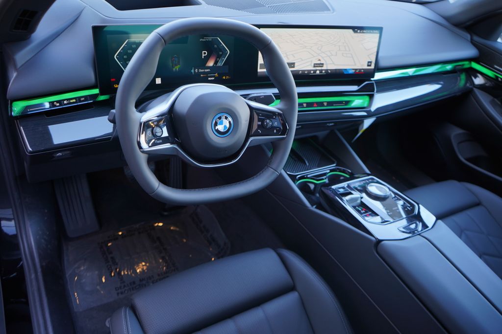 2025 BMW i5 eDrive40 13