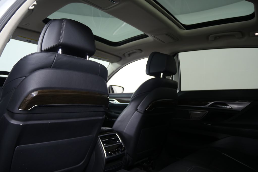 Thumbnail: 2017 BMW 7 Series - 19