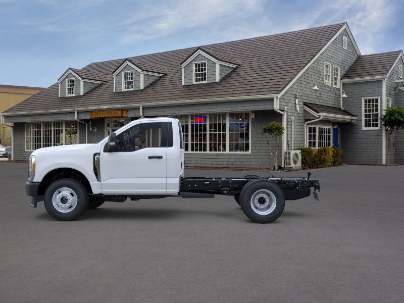 New 2025 White Ford XL image 3