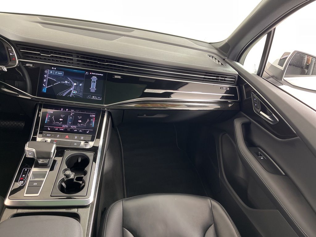 Thumbnail: 2025 Audi Q7 - 23