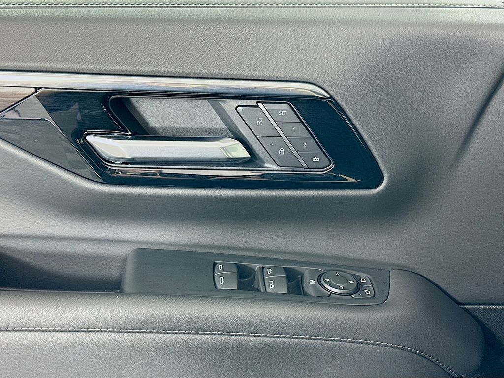 Thumbnail: 2025 Chevrolet Tahoe - 18