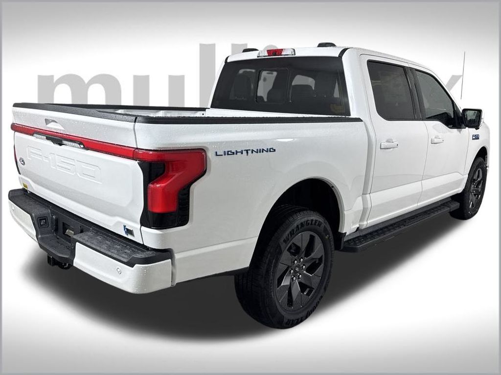 2025 Ford F-150 Lightning Lariat photo 12