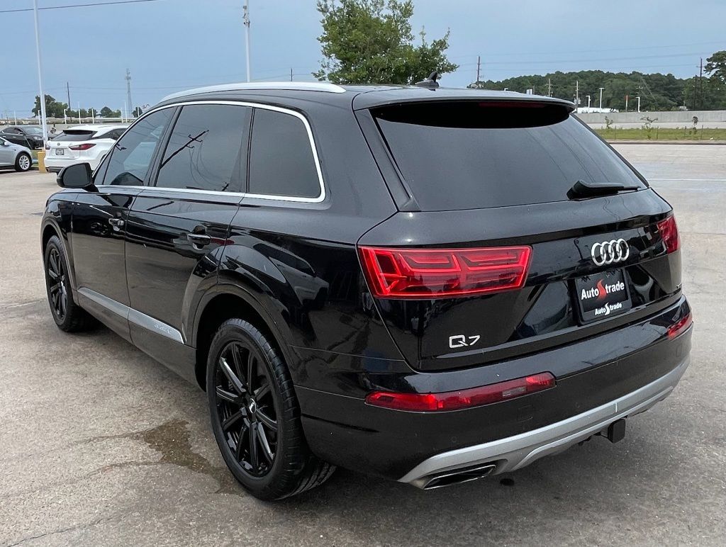 2017 Audi Q7 2.0T Premium Plus Black at Autostrade