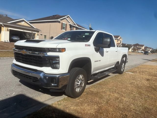 Summit White 2025 Chevrolet Silverado 2500HD Pickup Truck Four-Wheel Drive Automatic