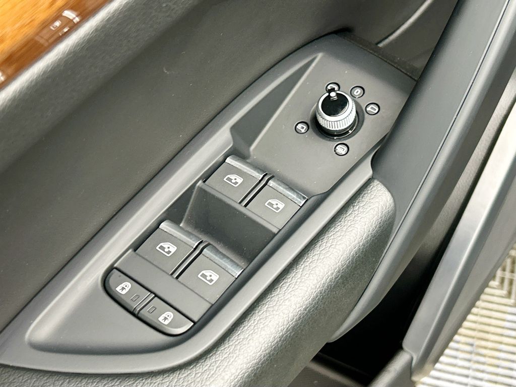 Thumbnail: 2023 Audi Q5 - 21