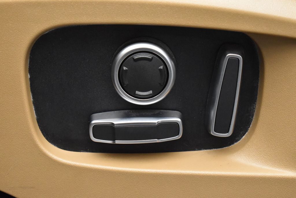 Thumbnail: 2021 Jaguar F-Pace - 15