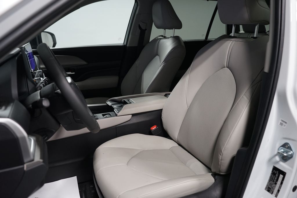 Thumbnail: 2024 Toyota Grand Highlander - 26