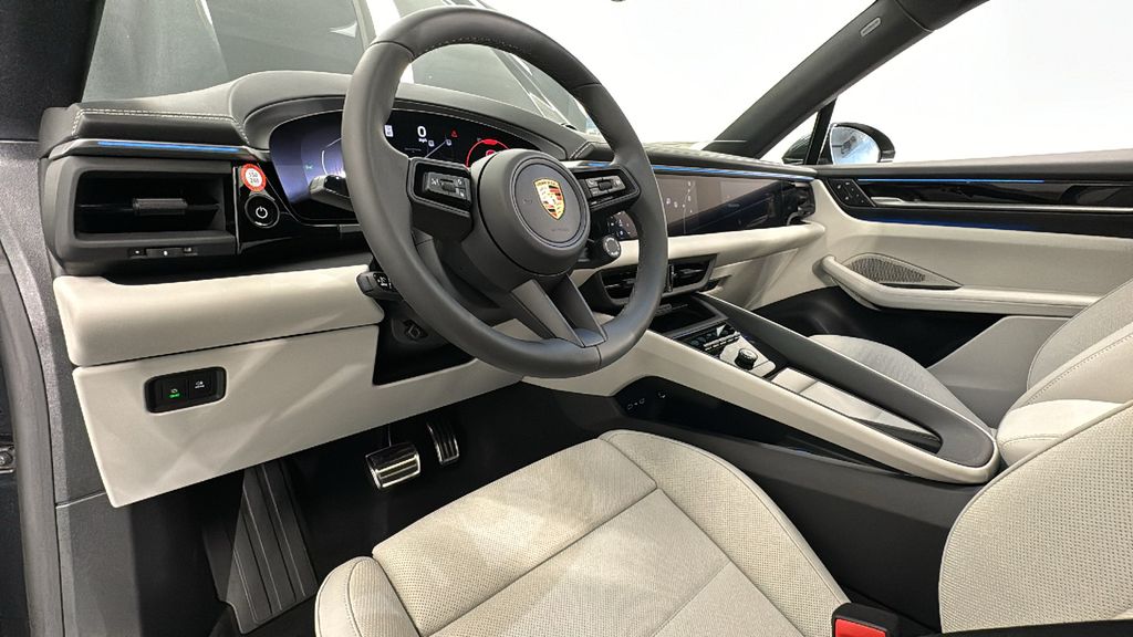Thumbnail: 2025 Porsche Macan - 4