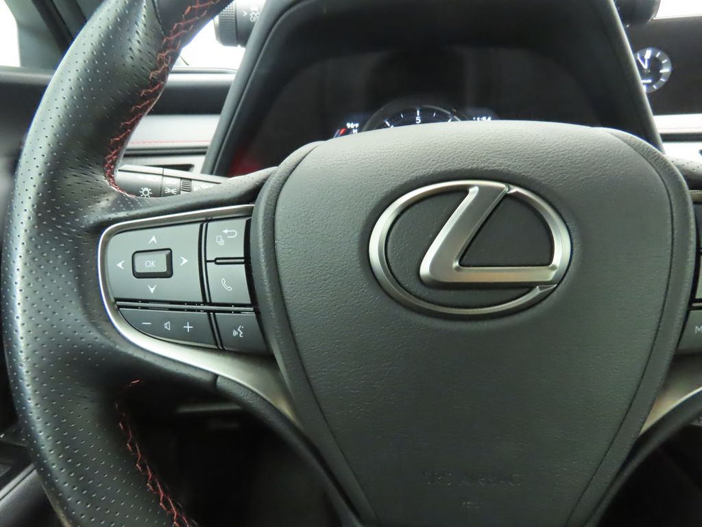 Thumbnail: 2022 Lexus UX - 10