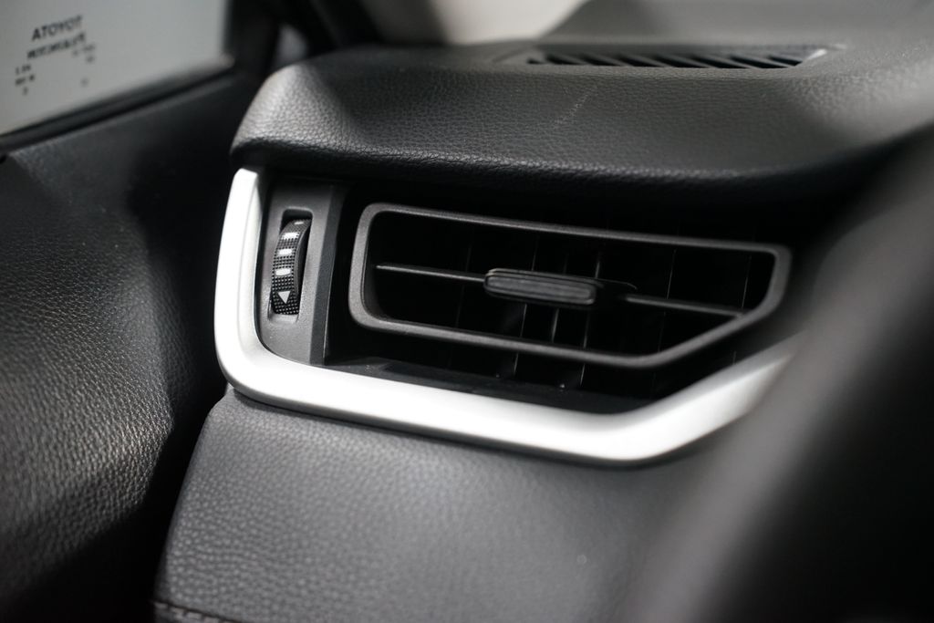 Thumbnail: 2021 Toyota RAV4 - 23