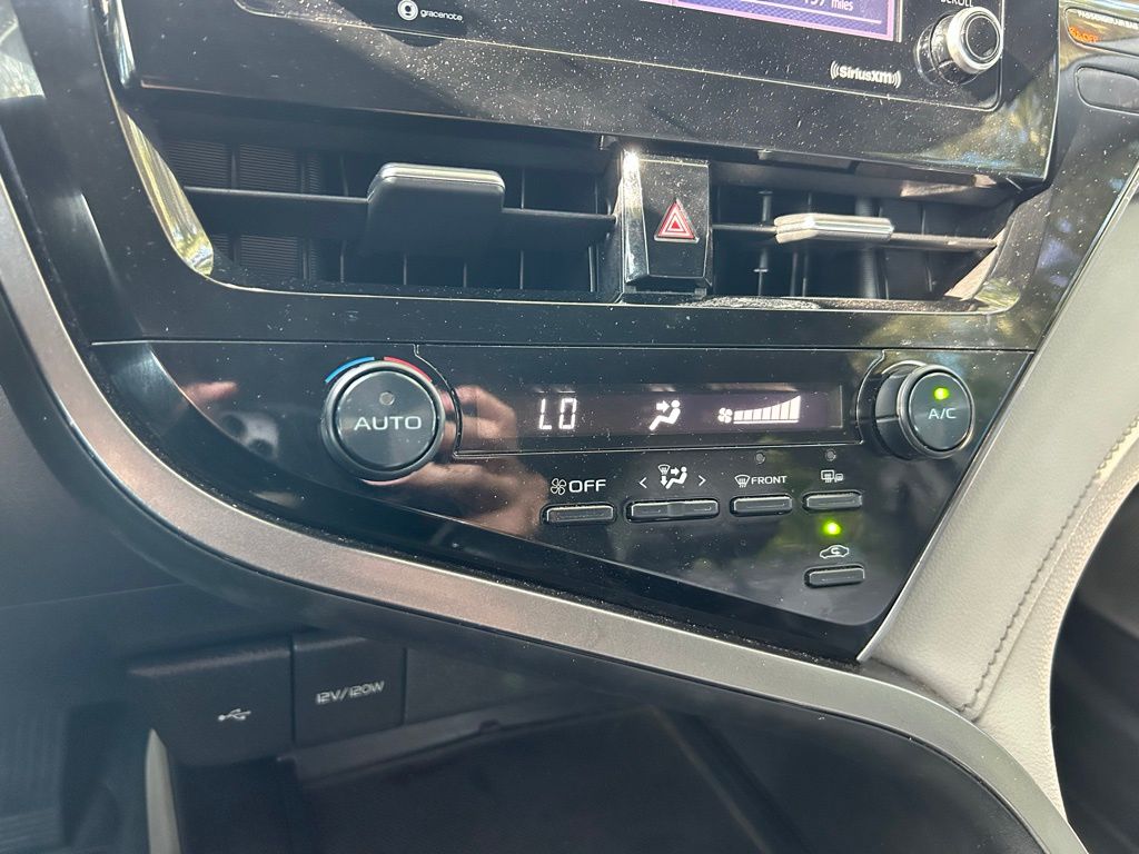 2021 Toyota Camry SE 26
