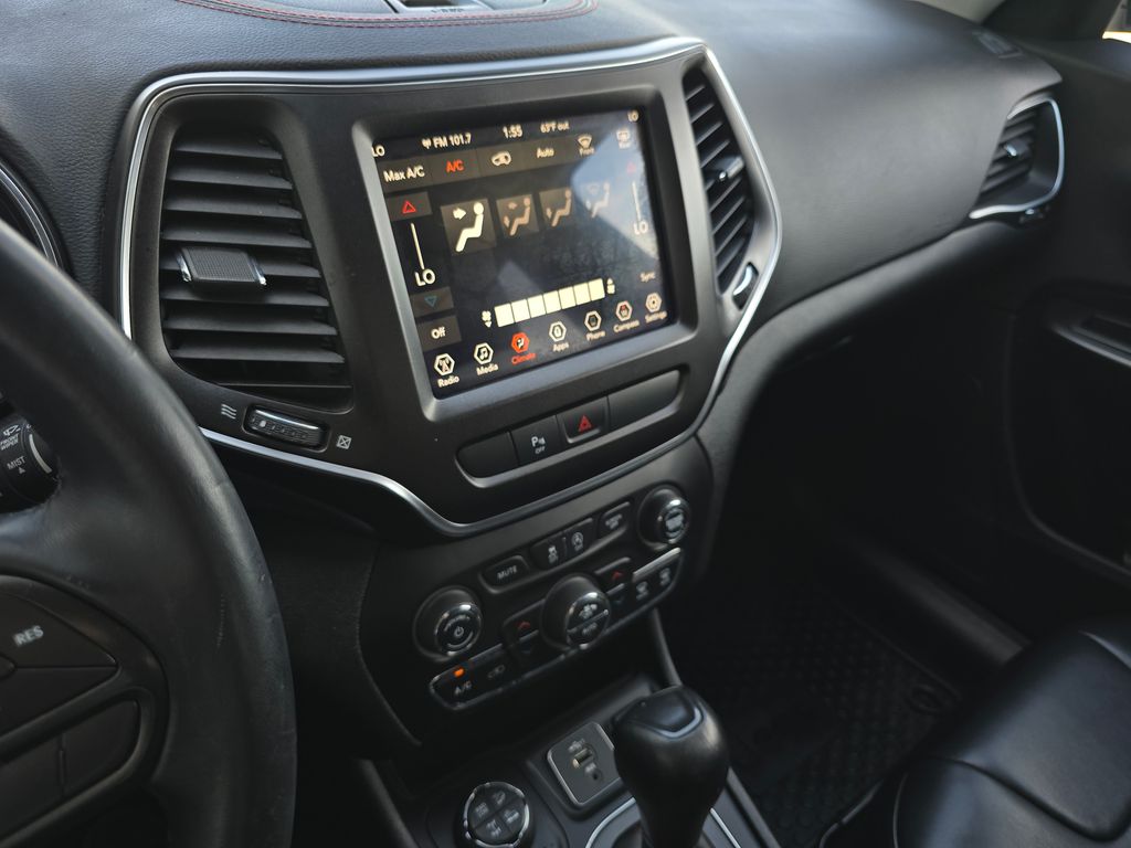 2019 Jeep Cherokee Trailhawk photo 19